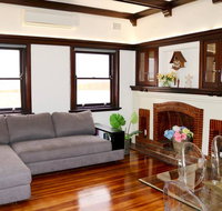 Charming  Cosy Home With City Views - Tourism Canberra
