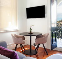 Charming Studio With Balcony in Inner-City Glebe - Tourism Canberra