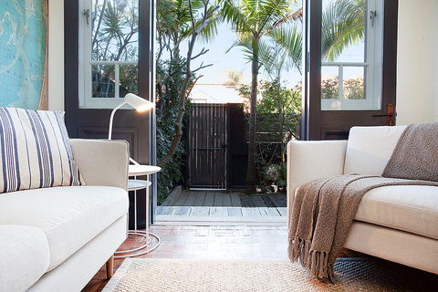 Charming Townhouse Just Steps From The Beach - Tourism Canberra 2