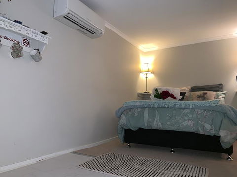 Churchill's B&B Twin Spa Getaway - Tourism Canberra 0