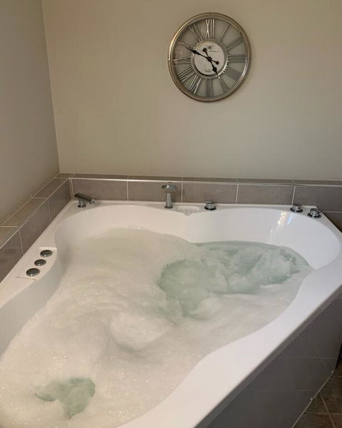 Churchill's B&B Twin Spa Getaway - Tourism Canberra 3