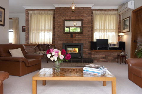 Clifton Gardens B&B - Tourism Canberra 2