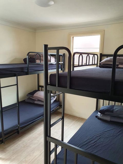 Clover Free Car Parking Hostel - Tourism Canberra 3