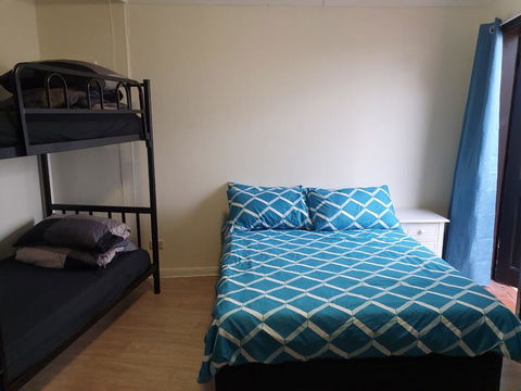 Clover Free Car Parking Hostel - Tourism Canberra 2