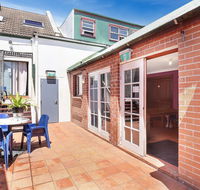 Clover Free Car Parking Hostel - Tourism Canberra