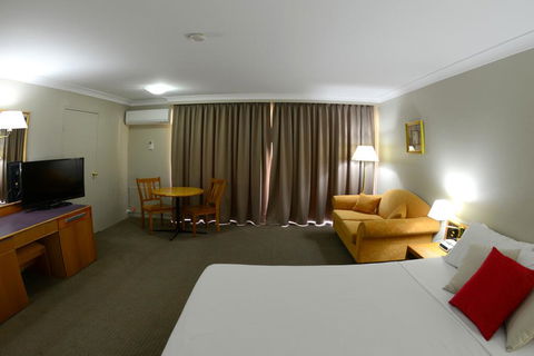 Club Inn Motel - Tourism Canberra 3