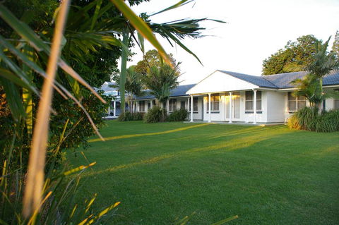 Colonial Court Motor Inn - Tourism Canberra 1