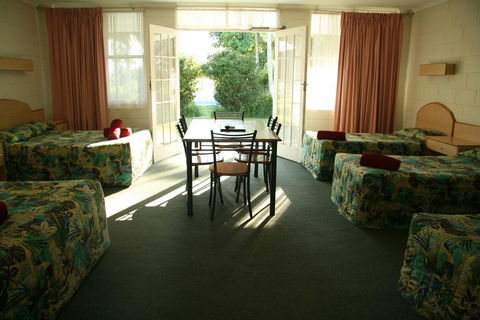 Colonial Court Motor Inn - Tourism Canberra 2