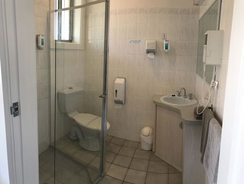 Comfort Inn The Lakes - Tourism Canberra 1