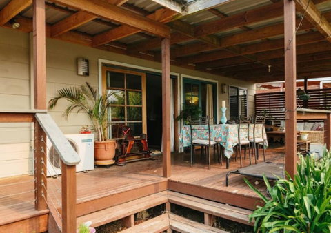 Comfortable, Outdoor Entertaining, Lake Walks - Tourism Canberra 0
