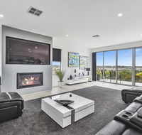 CONROE EXECUTIVE TOWNHOUSE - MODERN  STYLISH - Tourism Canberra