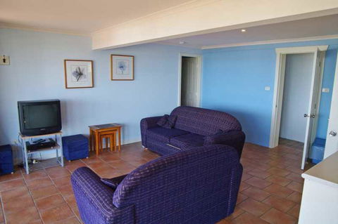 Cooinda, 17 Dulconghi Street - Tourism Canberra 2