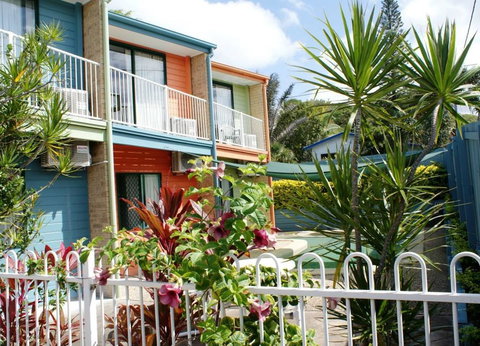 Coolum Budget Accommodation - Tourism Canberra 0