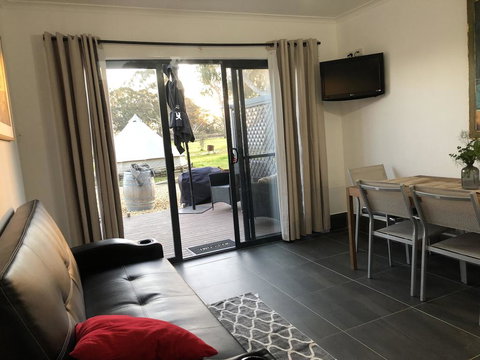 Coonawarra Cabins Unit B - Tourism Canberra 0