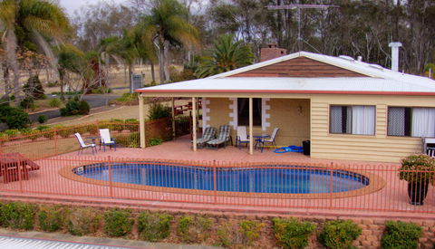 Copper Country Motor Inn & Restaurant - Tourism Canberra 1