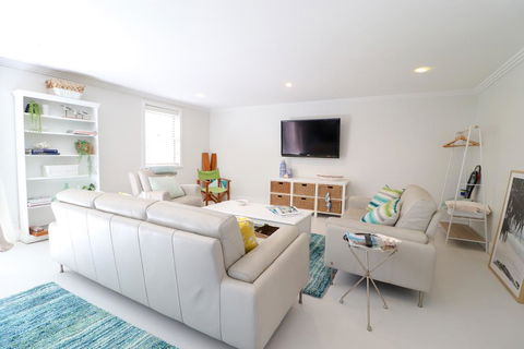 Corella Studio Apartment In Raffetys Resort - Tourism Canberra 3