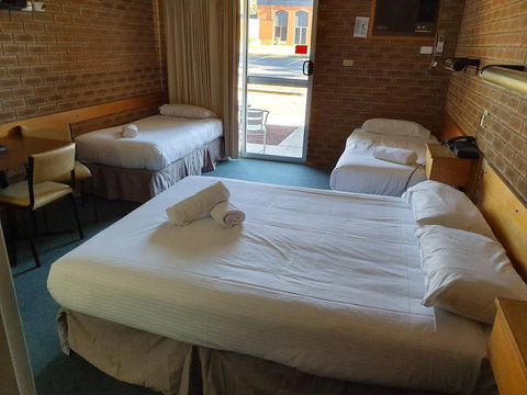Corowa Golf Club Motel - Tourism Canberra 1