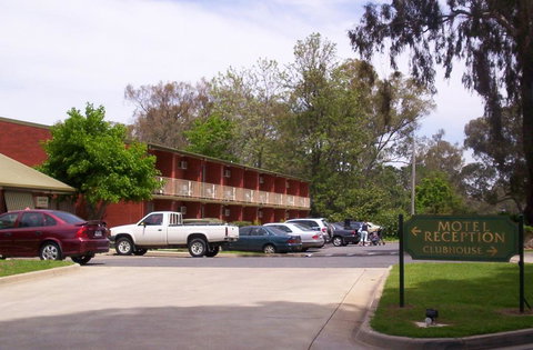 Corowa Golf Club Motel - Tourism Canberra 2