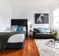 Cosy nook in inner-city Victorian mansion - Tourism Canberra