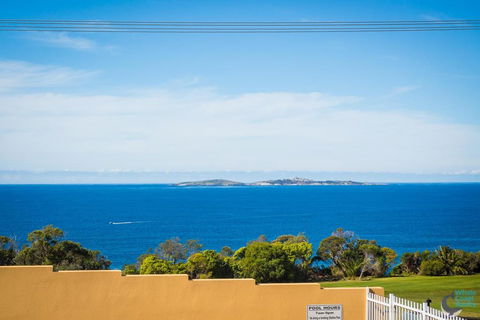 Countess Court Unit - Great Ocean Views - Tourism Canberra 0