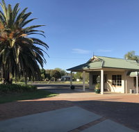 Country Gardens Motor Inn - Tourism Canberra