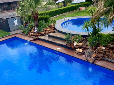 Country Leisure Motor Inn - Tourism Canberra 0