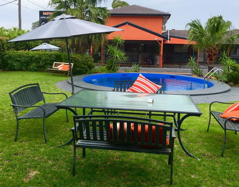 Country Leisure Motor Inn - Tourism Canberra 1