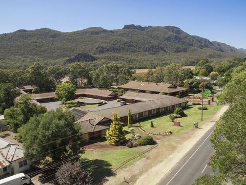 Country Plaza Halls Gap - Tourism Canberra 0