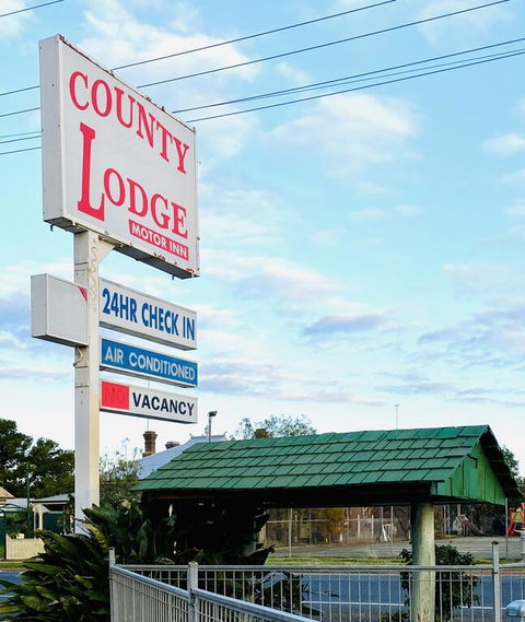 County Lodge Motor Inn - Tourism Canberra 3