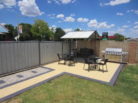 Cowra Crest Motel - Tourism Canberra 1