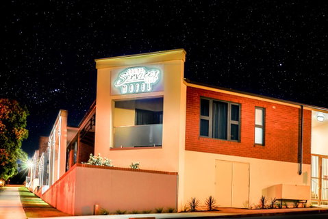 Cowra Services Club Motel - Tourism Canberra 1