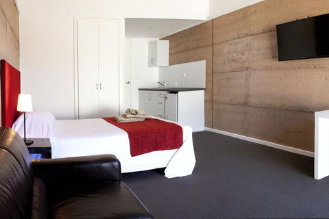 Crossroads Ecomotel - Tourism Canberra 1