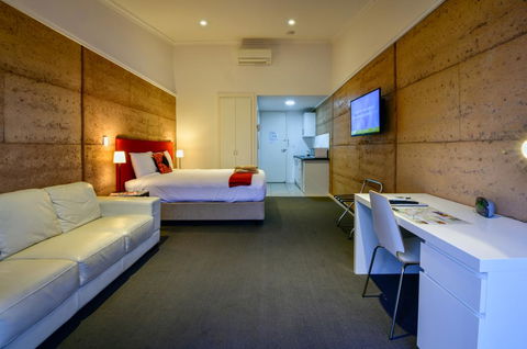 Crossroads Ecomotel - Tourism Canberra 0
