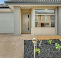 Daisy Villa - close to Mel Airport  Hume Highway -Comfort - Tourism Canberra