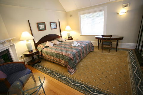 Darcy's Hotel - Tourism Canberra 3