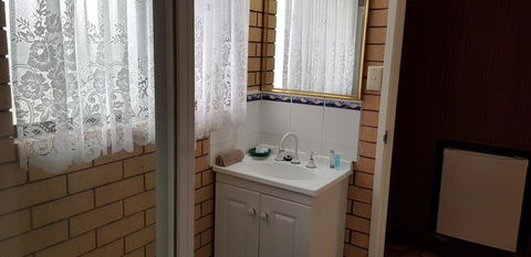 Darling River Motel - Tourism Canberra 3