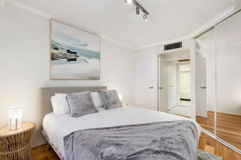 Darlinghurst One Bedroom Modern Self-Contained Apartment With Parking - Easy Access To Sydney CBD (45 PEL) - Tourism Canberra 3
