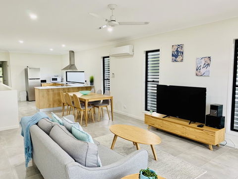 DAYDREAMING Airlie Beach, Water Views & Only 200m To Boardwalk. - Tourism Canberra 0