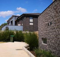 Delicate and Peaceful Bundoora Townhouse 11 - Tourism Canberra