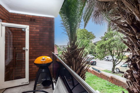 DENHAM DAZE (I677) -L'Abode - Tourism Canberra 2
