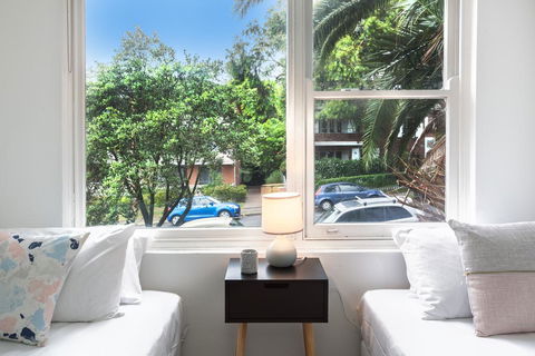 DENHAM DAZE (I677) -L'Abode - Tourism Canberra 0