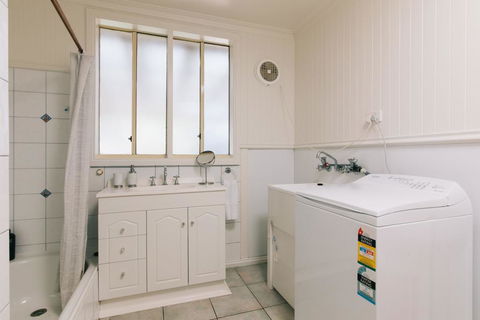 DOVESTONES BY THE SEA - INVERLOCH - Tourism Canberra 2