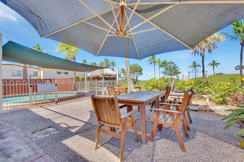 Driftwood On The Beach - Tourism Canberra 3