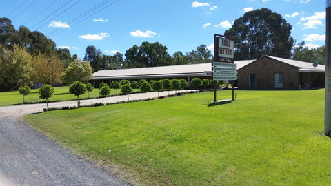 Early Settlers Motel Tocumwal - Tourism Canberra 1