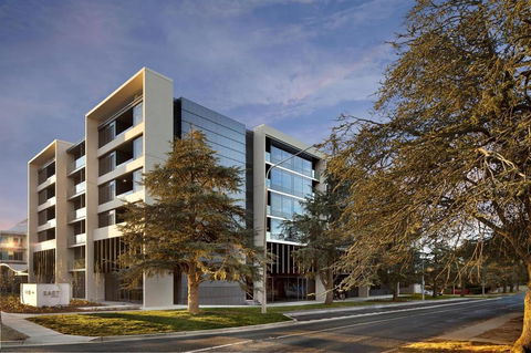East Hotel And Apartments - Tourism Canberra 0