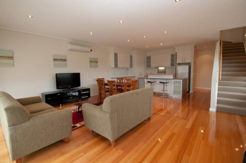 Eastern Beach - Tourism Canberra 0