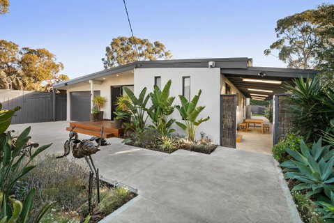 Easy Living Bayside Accommodation - Tourism Canberra 0