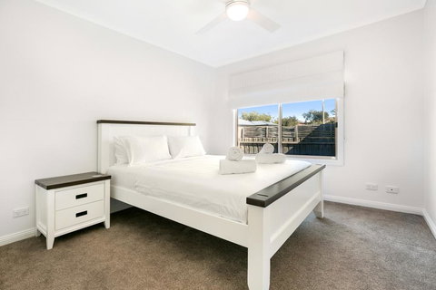 Easy Living Rosebud - Tourism Canberra 2
