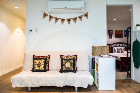 Eclectic 1 Bedroom South Yarra Hideaway - Tourism Canberra 1