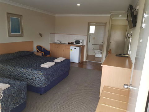 Edward Parry Motel And Apartments - Tourism Canberra 3